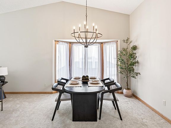 3rd image of 4119 Thornhill Ln