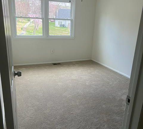 5th image of 12535 Woodstock Dr E