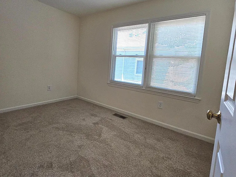 1119 N Stuart St #B — Photo 15