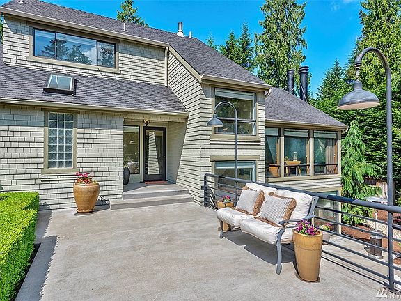 Welcome To This Updated Sammamish Home!