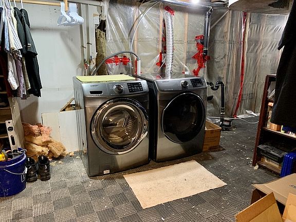 5th image of 256 Dunlop St W #1