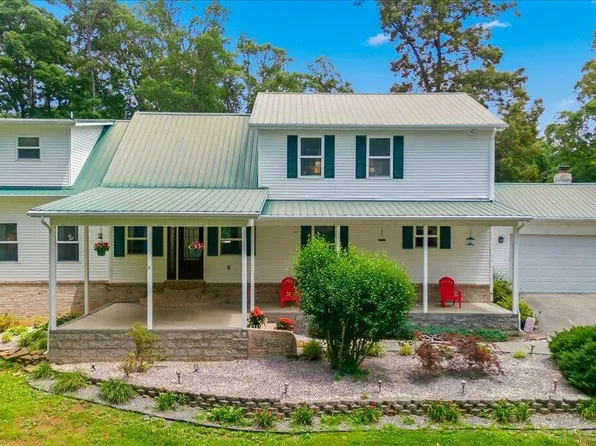 330 Sandalwood Ln, Dandridge, TN 37725