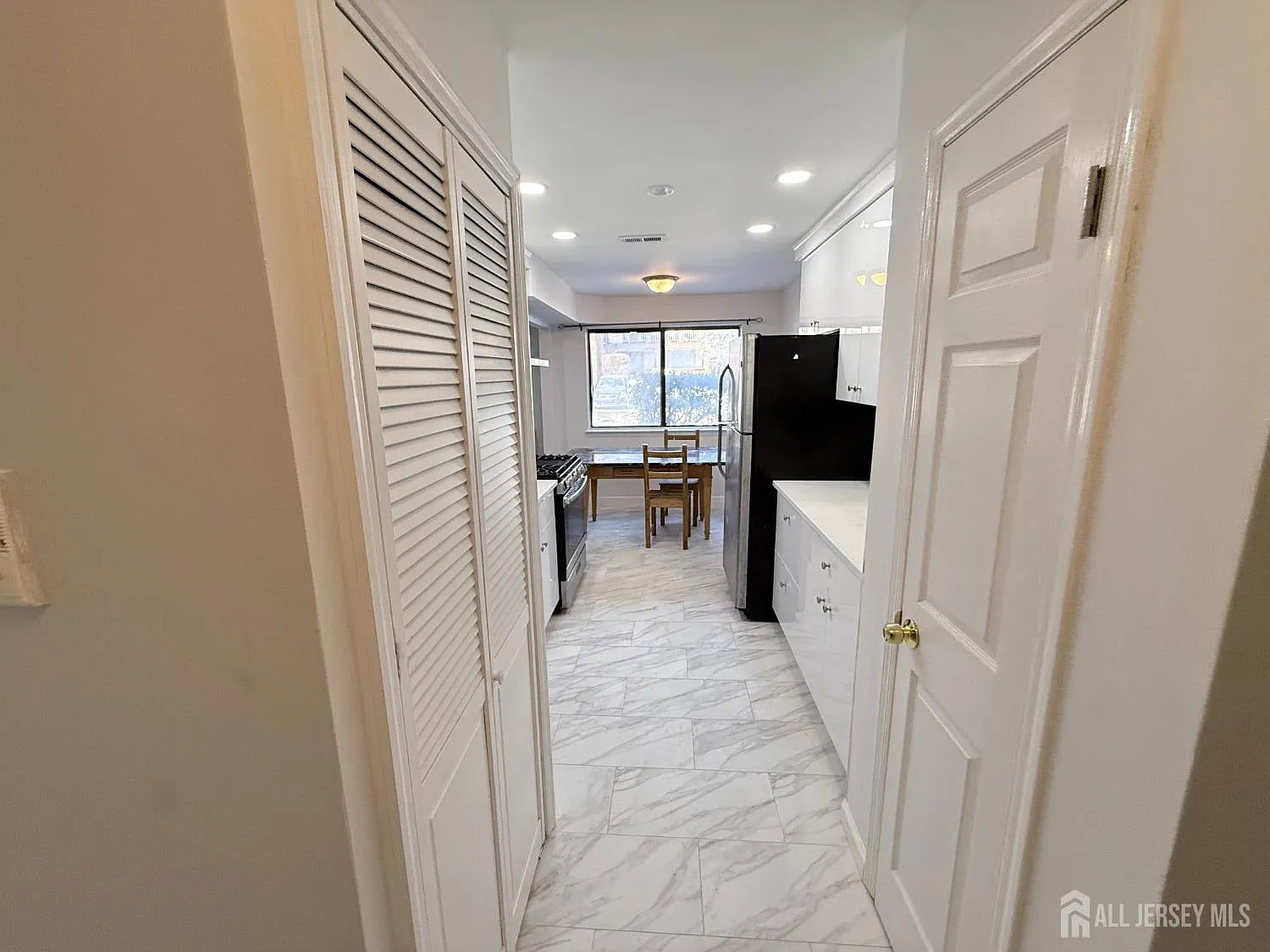 2 bed, 2.0 bath, 1250 sqft, $2,500 — Photo 4