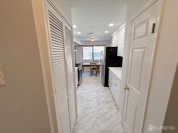 4th image of 513 Edison Glen Ter #513