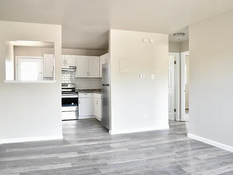 2545 King St #3 — Photo 1