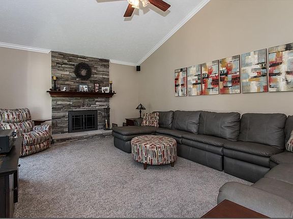 2nd image of 29 Kingston Dr