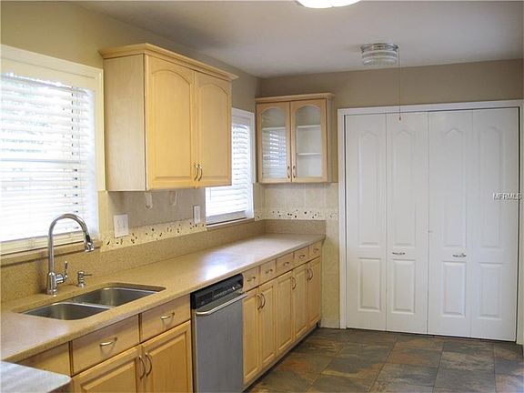 5th image of 523 W Foothill Way