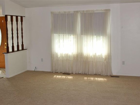 5th image of 8082 Evesborough Dr