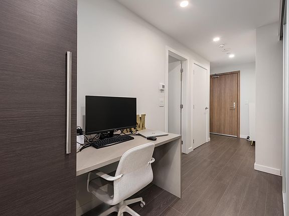4th image of 2108 Gilmore Ave #5303