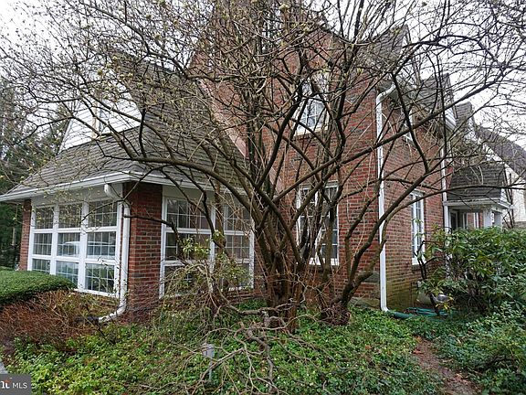 3rd image of 642 Childs Ave