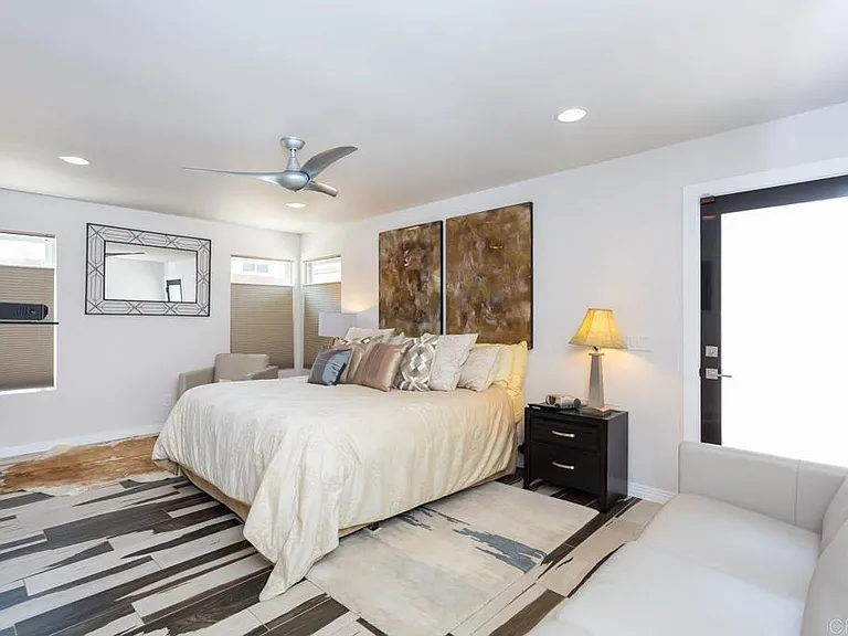 812 Crest Dr — Photo 45