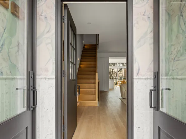 292 Gates Avenue image 4 of 23