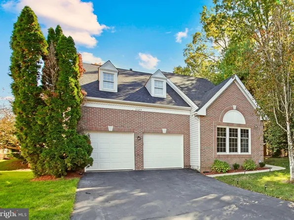 3725 Freehill Ln, Fairfax, VA 22033
