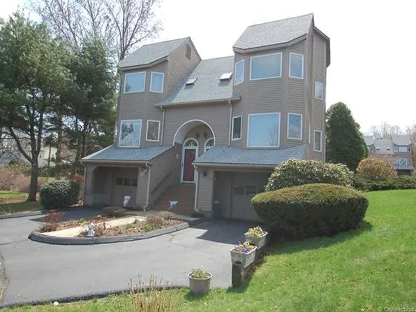 17 Lakeview Dr, Branford, CT 06405