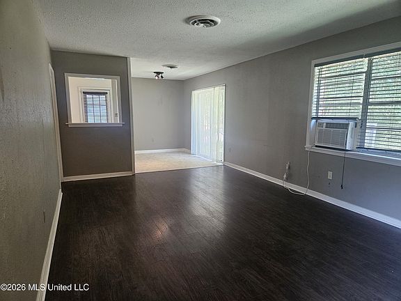 2nd image of 9 Woodside Ct