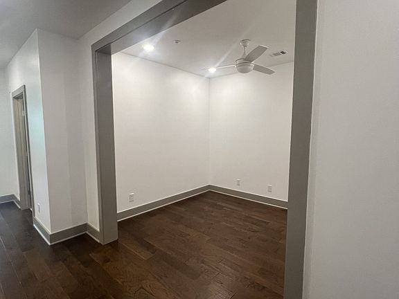 3rd image of 900 Vintage Green Ln #201