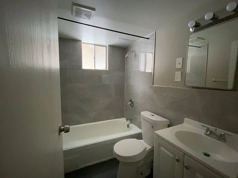 2414 Banning — Photo 15