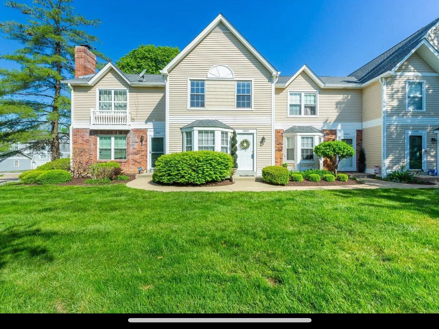 2 bed, 1.5 bath, 1164 sqft, $1,700 — Photo 1