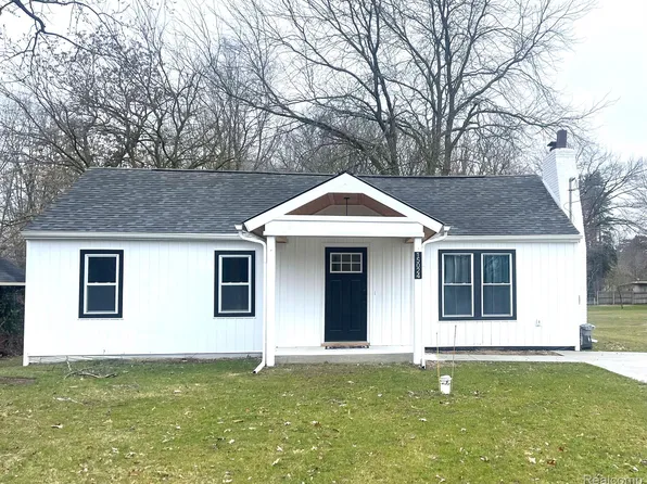 15024 Hogan Rd, Linden, MI 48451