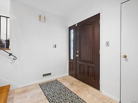 3rd image of 21 Tanglewood Road
