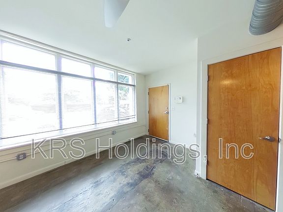4th image of 1011 W Marshall St #140