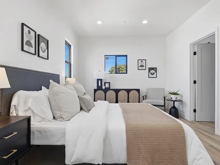 4421 Phelan Ave — Photo 14