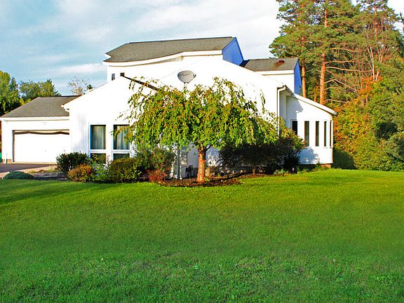 3rd image of 5 Russet Bush Ln