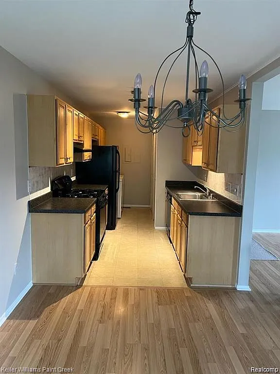 2 bed, 1.0 bath, 1000 sqft, $1,600 — Photo 4