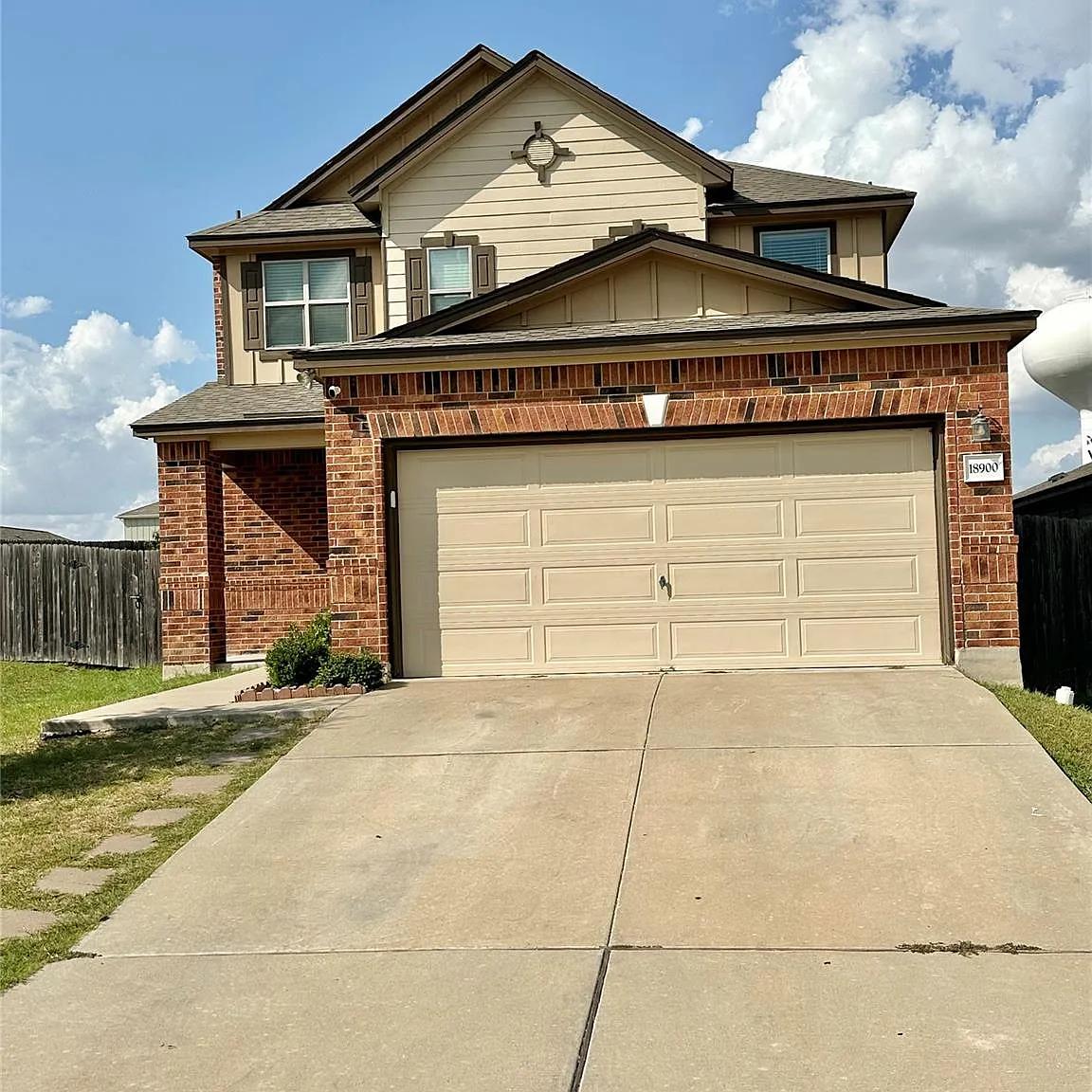 5 bed, 3.5 bath, 2491 sqft, $2,650 — Photo 1