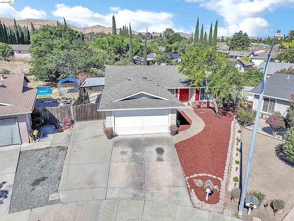 4th image of 2123 Camelia Ct