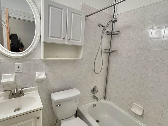 5th image of 687 Manhattan Ave #2F