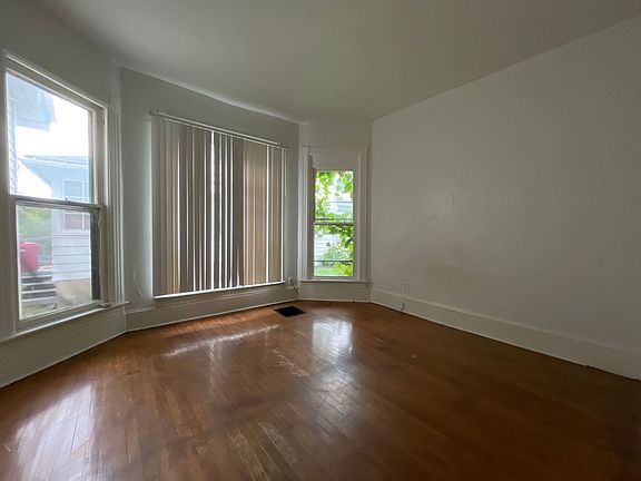 3rd image of 500-502 W Pennsylvania Ave
