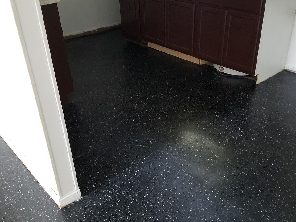 2nd image of 1554 Curtis St