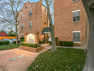 203 E 31st St APT 202, Austin, TX, 78705