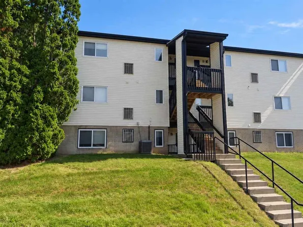 2620 Westwinds Dr APT 9, Iowa City, IA 52246