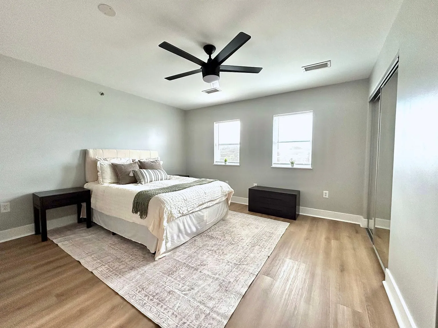 WaterFront Apartments — Photo 3
