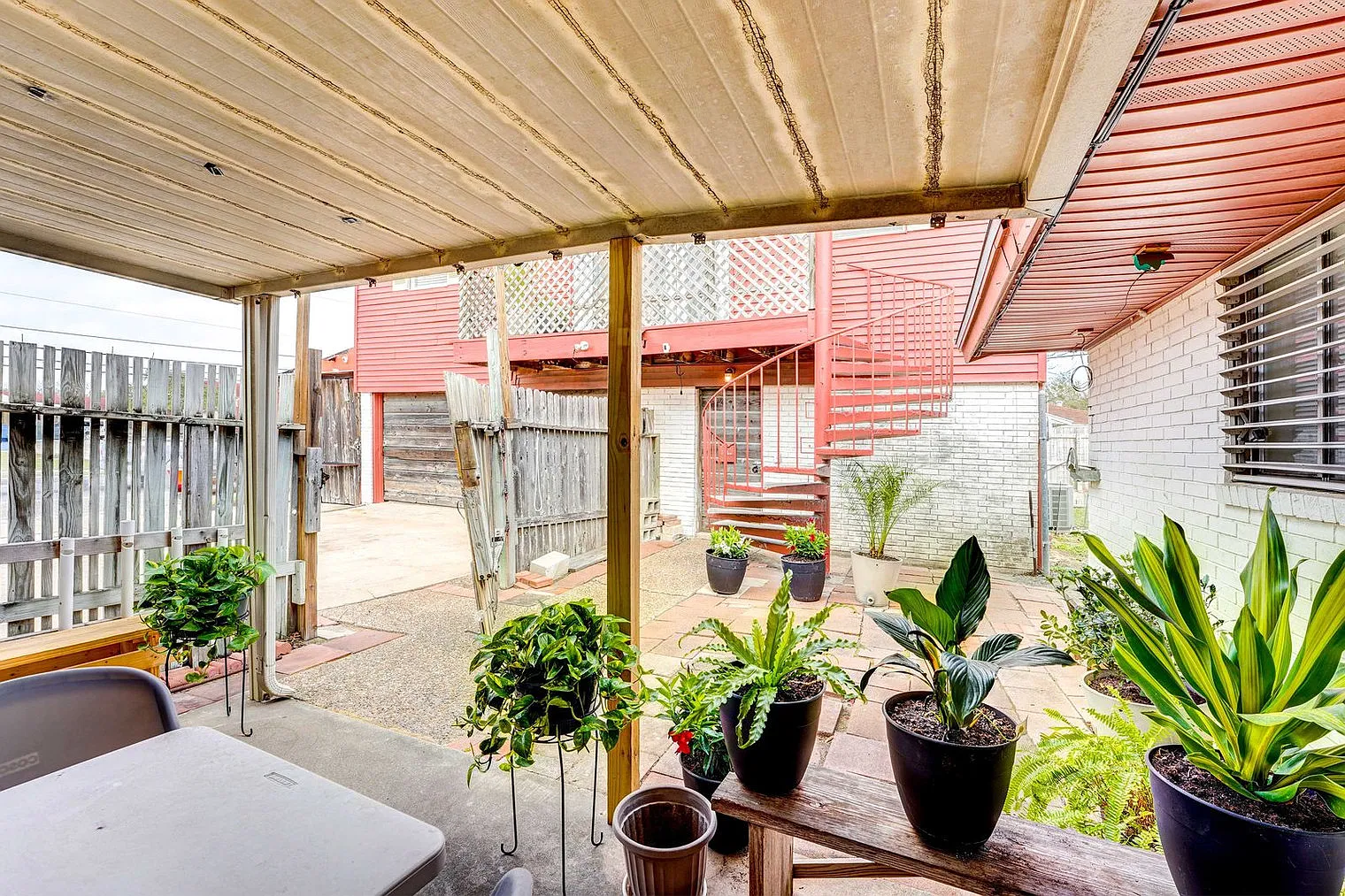 2 bed, 1.0 bath, 990 sqft, $1,524 — Photo 4