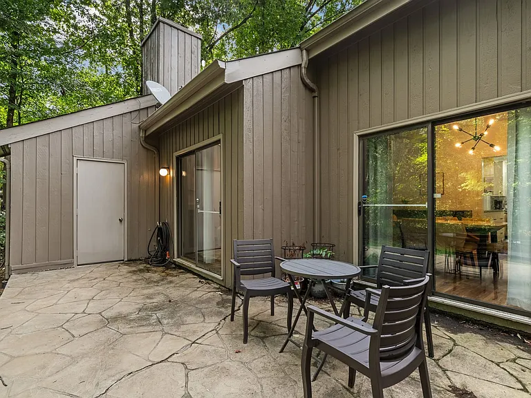 8 Ellsworth Ct — Photo 13