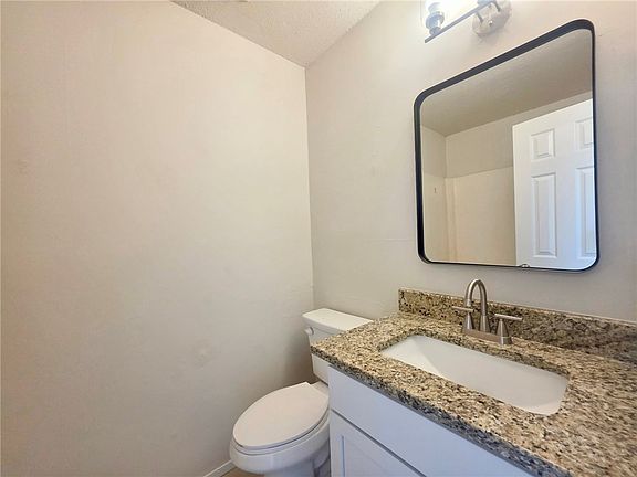 5th image of 1020 Autumn Cir APT C
