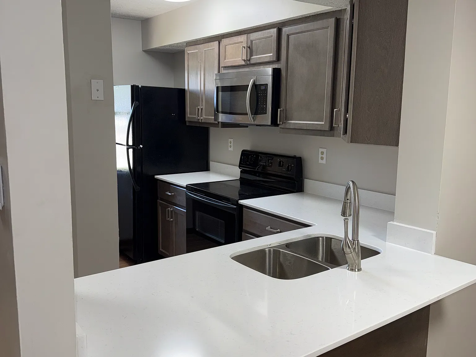 2 bed, 1250 sqft, $1,685 — Photo 2