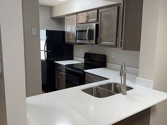 2nd image of 100 Oak Creek Ct #5