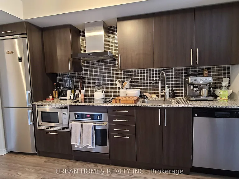 352 Front St W #704 — Photo 3