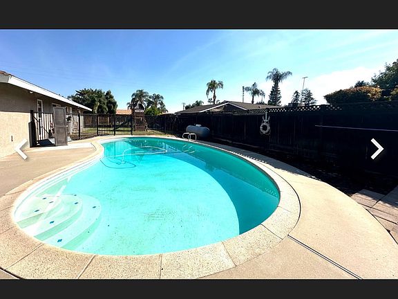 3rd image of 833 N Rector Way