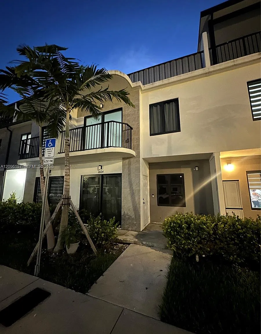 3 bed, 2.0 bath, 1398 sqft, $2,500 — Photo 3