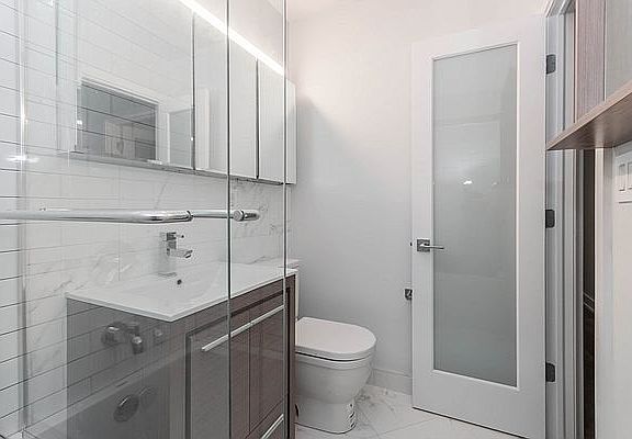 3rd image of 216 E 84th St #2D