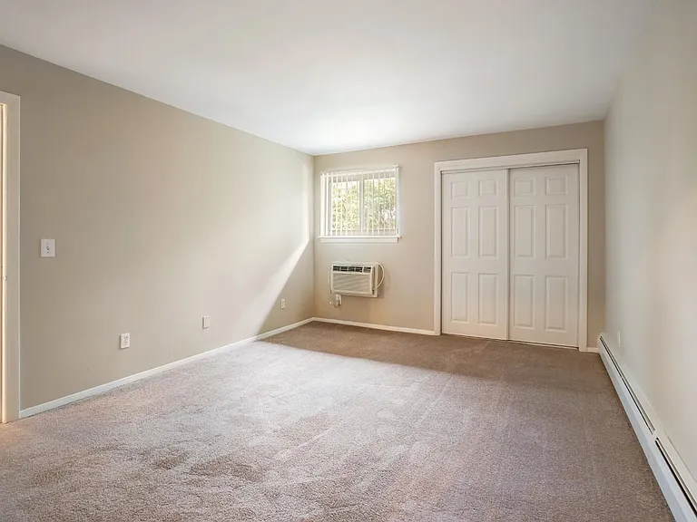 Bayside Country Club Apartments — Photo 67