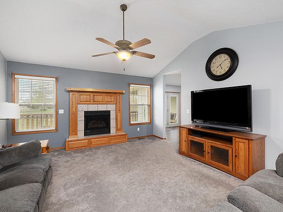 4th image of 615 Sarah Court