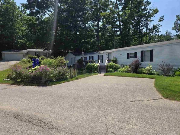 7245-77 Upper Kelsey Dr, Charlevoix, MI 49720