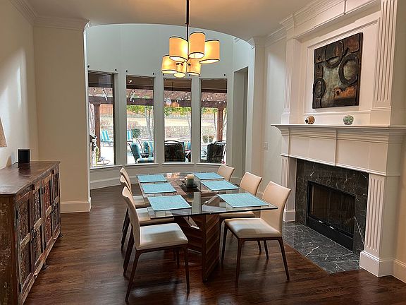 3rd image of 6509 Thorntree Dr