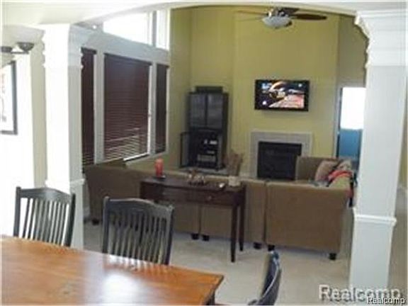 5th image of 2205 Prestwick Ln